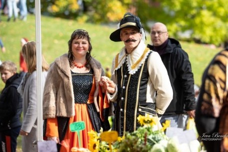 4.10. | Uz KULDĪGAS ZELTA rudens gadatirgu - HERCOGA JĒKABA svētki ar varenu andeli! SABILES skaistie skati! Un murkšķi :)
